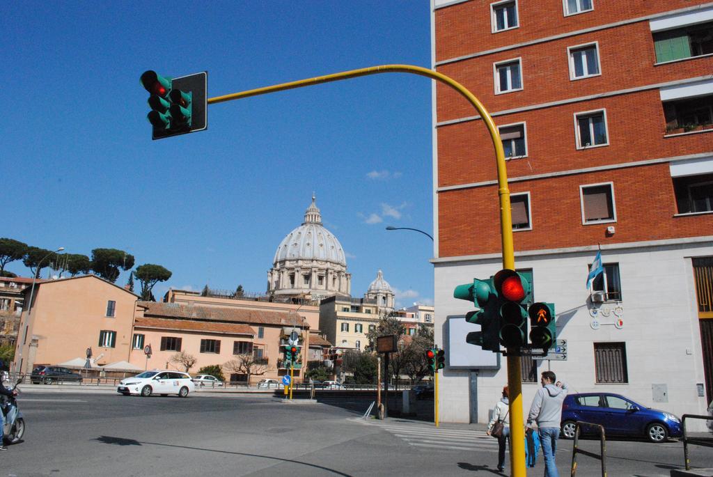 Di Fronte Alla Cupola Roma Eksteriør bilde